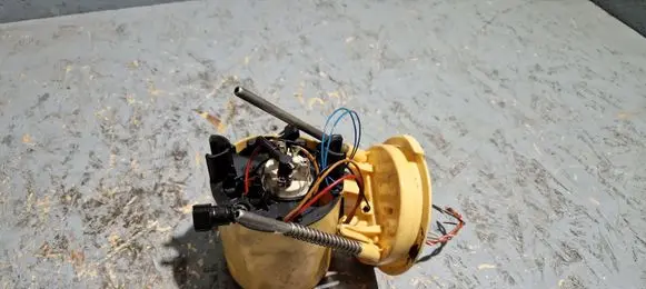 BMW 1 E81 E87 In-tank fuel pump 