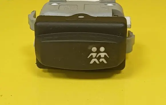 Renault Espace IV Central locking switch button 28082