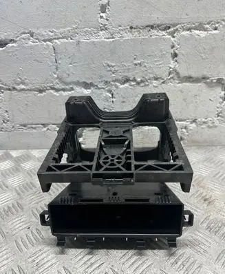 Cup holder front