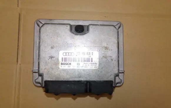 Audi A4 S4 B5 8D Engine control unit/module 0281001721