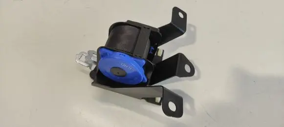 Middle seatbelt (rear)
