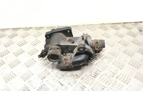 Skoda Octavia Mk2 (1Z) Thermostat/thermostat housing 032121111 032121121K