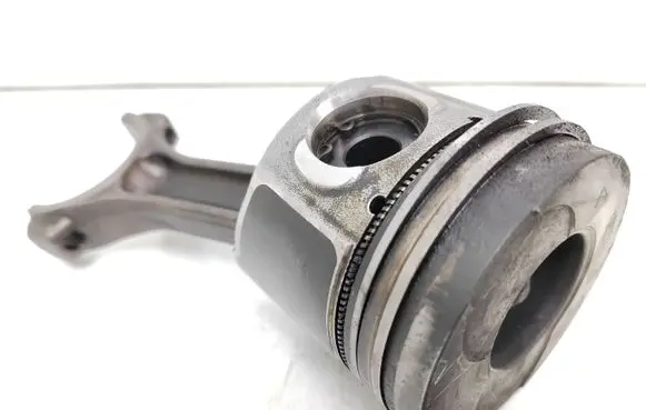 Suzuki Grand Vitara II Piston with connecting rod