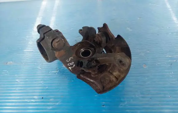 Skoda Octavia Mk1 (1U) Front wheel hub spindle knuckle