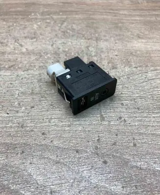 BMW 5 F10 F11 AUX in-socket connector 9189175