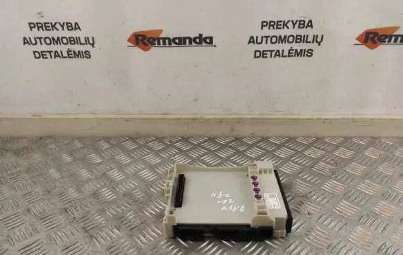Toyota RAV 4 (XA50) Fuse module 8273042890