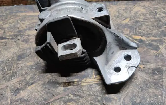 Citroen C6 Gearbox mount 326B96
