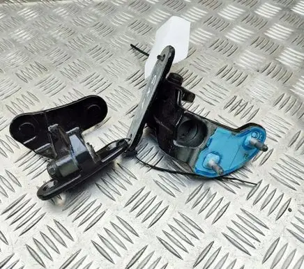 Mercedes-Benz GLE W167 Rear door hinge set A1677303110 A1677303310