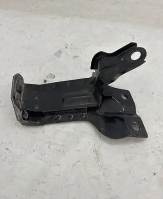 Volvo S60 Radiator mount bracket 31261931 AD70R