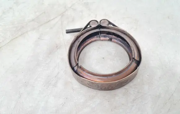 Skoda Octavia Mk3 (5E) Muffler pipe connector clamp 