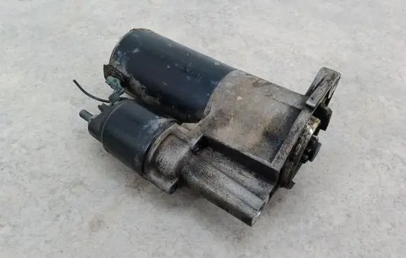 Volkswagen Touareg I Starter motor 012911023