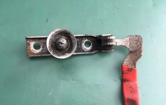 Iveco Daily 35 - 40.10 Engine bonnet (hood) release handle 3804437