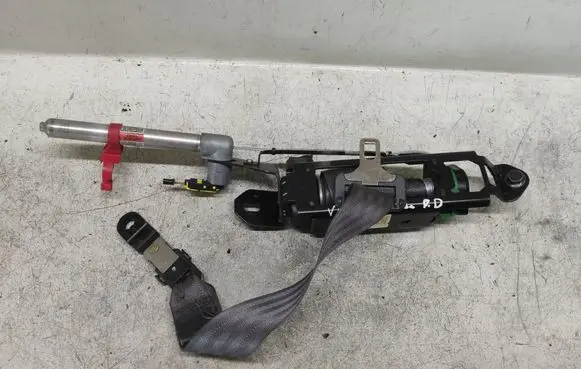 Volvo S60 Front seatbelt