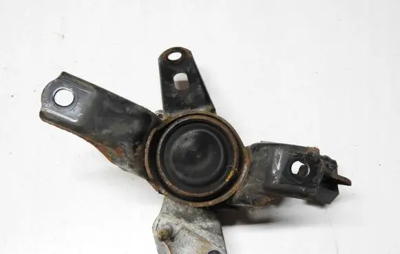 Toyota Auris 150 Engine mounting bracket
