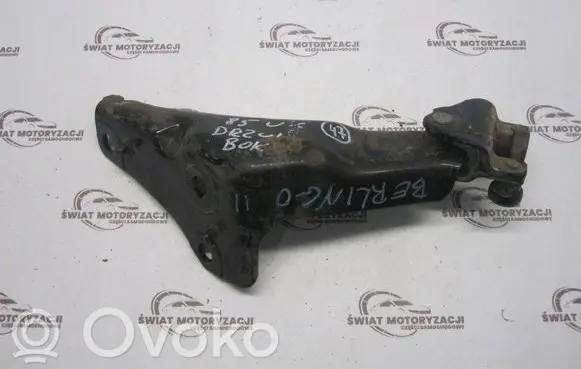 Citroen Berlingo Sliding door lower roller guide/hinge 968048678F00