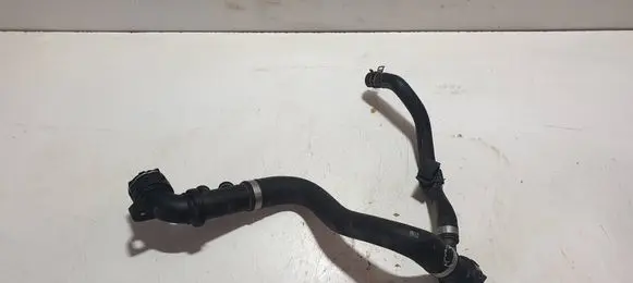 Volvo XC40 Engine coolant pipe/hose 32240181 8889066250