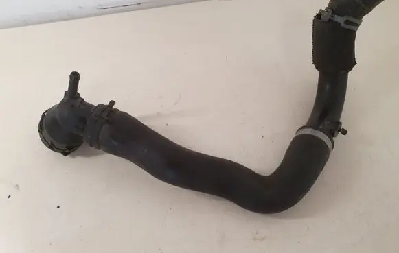 Volkswagen PASSAT B6 Engine coolant pipe/hose 3C0122291