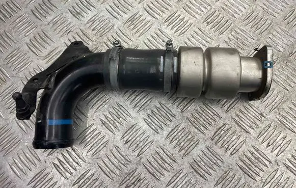 Volvo S60 Intercooler hose/pipe AV616C750AE