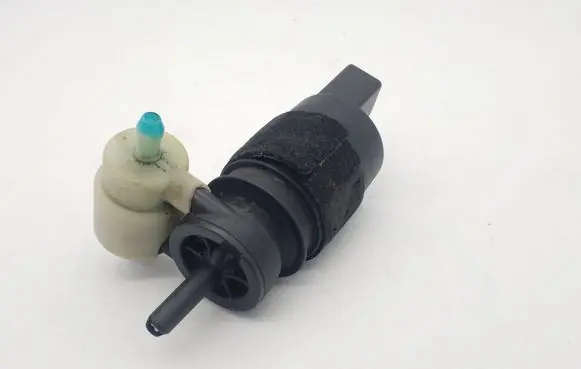 Skoda Octavia Mk2 (1Z) Windscreen/windshield washer pump 1T0955651A