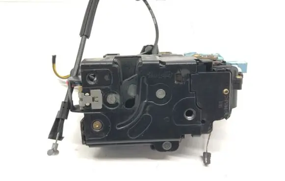Skoda Octavia Mk2 (1Z) Front door lock 3D1837016