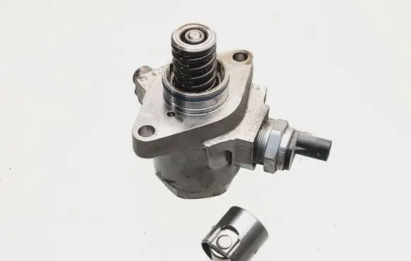 Skoda Fabia Mk3 (NJ) Fuel injection high pressure pump 04e127026aa 5720223231701