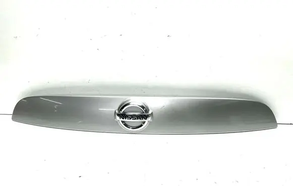 Nissan Juke I F15 Trunk door license plate light bar 908121KA