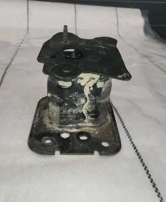 Volkswagen Touareg I Front bumper mounting bracket