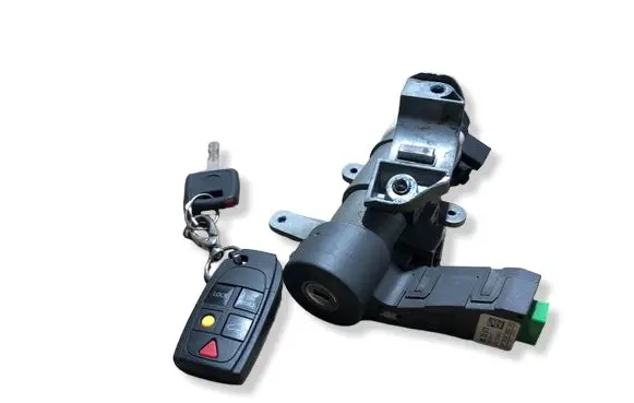 Volvo XC90 Ignition lock 8673073