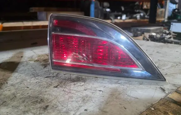 Tailgate rear/tail lights