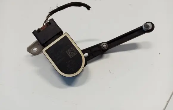 BMW 5 F10 F11 Headlight/headlamp level sensor 37146784075