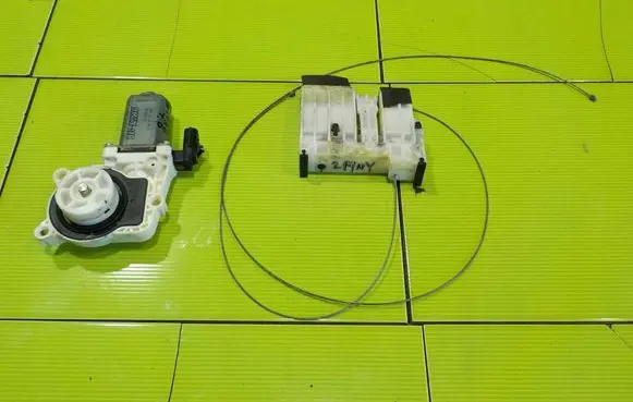 Dodge Nitro Front door window regulator motor 1002853A001 HP84