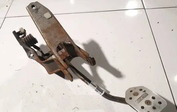 Toyota Previa (XR30, XR40) II Brake pedal 