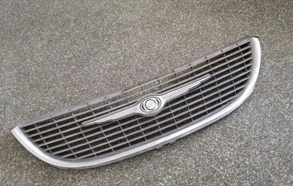 Chrysler Voyager Front bumper upper radiator grill 4857300AA 4857292AA