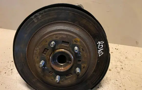 Rear wheel hub