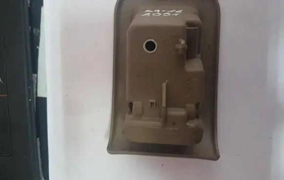 Volvo XC60 Engine bonnet (hood) release handle 30779851