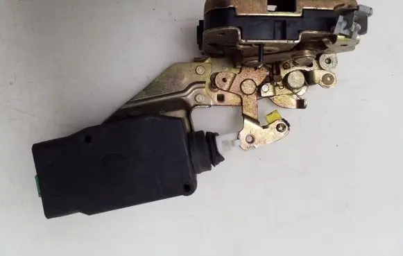 Volvo XC70 Rear door lock 
