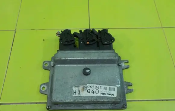 Nissan Juke I F15 Engine control unit/module MEC940390