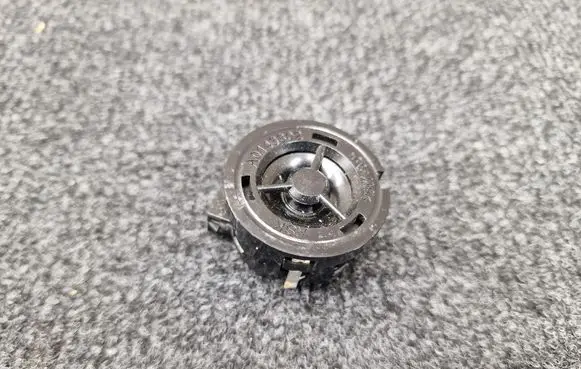 Front door high frequency speaker
