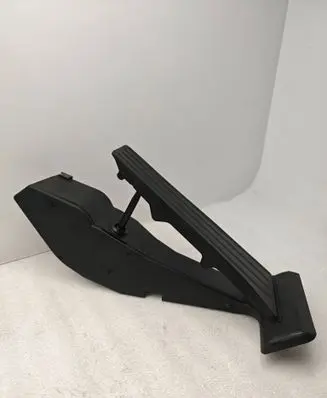 Accelerator throttle pedal