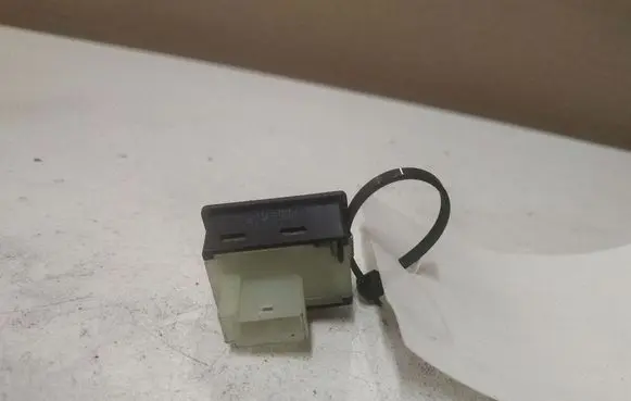 BMW 5 E60 E61 Tailgate opening switch 6921846 50499800