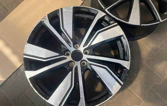 Volvo XC40 R20 alloy rim 