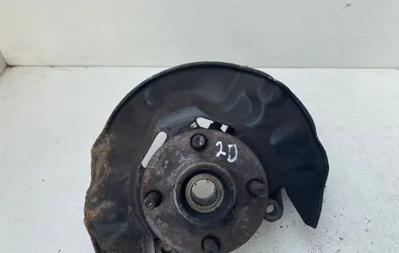 Toyota Corolla Verso E121 Front wheel hub