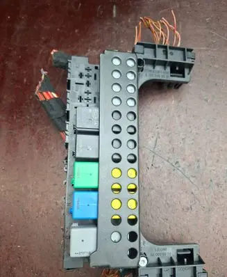Mercedes-Benz B W245 Fuse module A1695450001