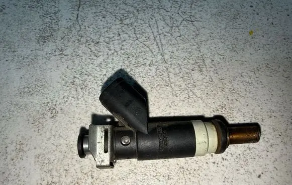 Dodge Caliber Fuel injector 04891577AB