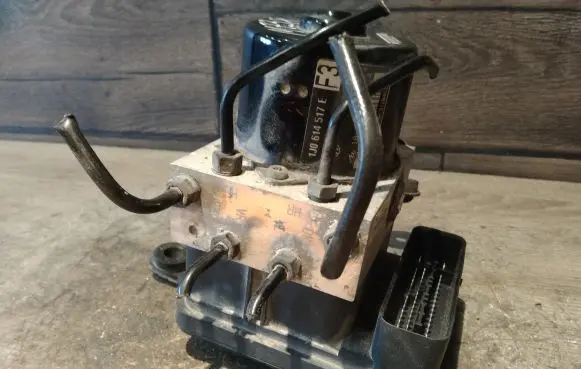 Audi A3 S3 8L ABS Pump 1C0907379E 1J0614517E