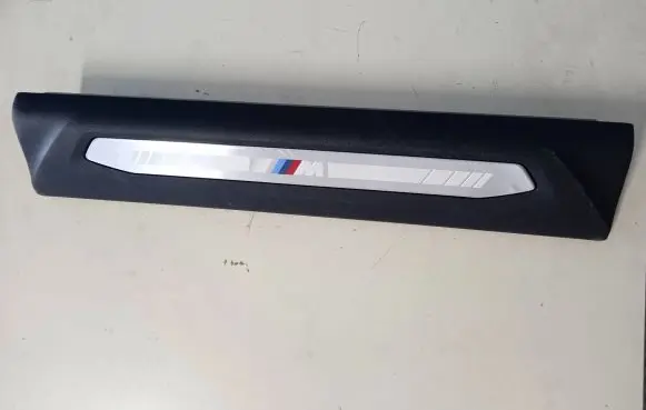 BMW 1 F40 Front sill trim cover 7469183