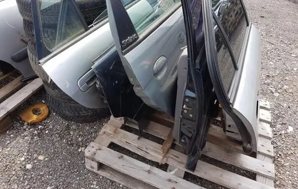 KIA Joice Rear door
