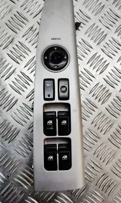 Hyundai Santa Fe Electric window control switch 3714901110