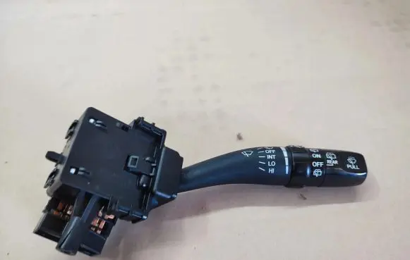 Hyundai Santa Fe Wiper control stalk 202004720