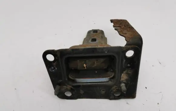 Citroen DS3 Engine mount bracket